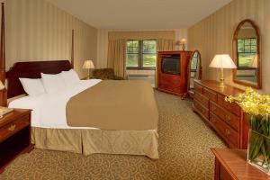 Clarion Hotel At Century House