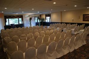 Clarion Hotel At Century House