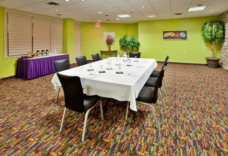 Hotel Holiday Inn Manhattan At The Campus
