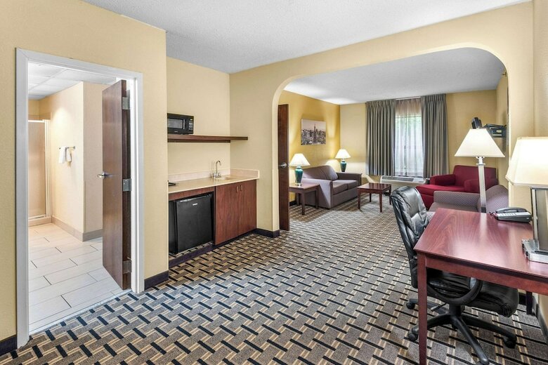Hotel Clarion Inn & Suites Northwest