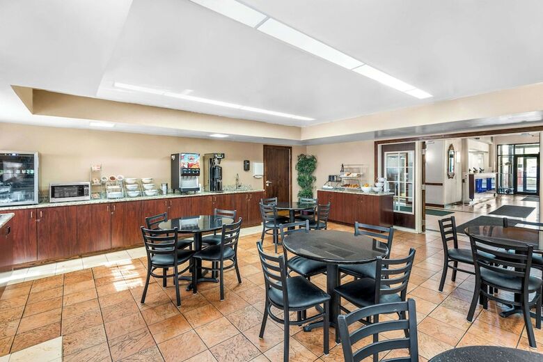 Hotel Clarion Inn & Suites Northwest