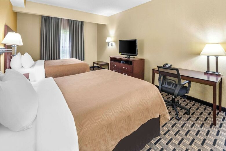 Hotel Clarion Inn & Suites Northwest