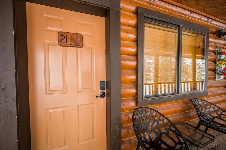 Lodge Duck Creek Village Inn