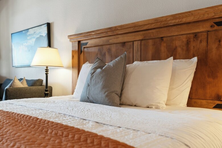 Lodge Duck Creek Village Inn