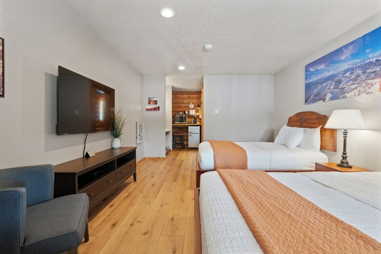 Lodge Duck Creek Village Inn