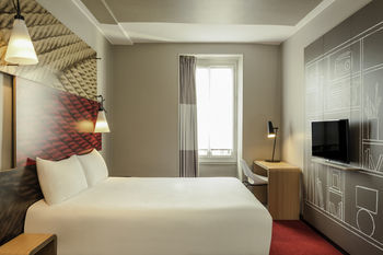 Hotel Ibis Paris Avenue De La Republique