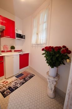 Apartments - Into Paris