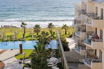 Hotel Capital Coast Resort & Spa