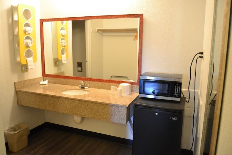 Motel 6 Oakdale