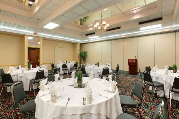 Hotel Ramada Conference Center Jacks