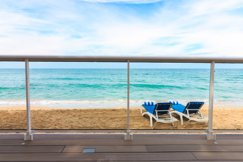 Hotel Travellers Beach Resort