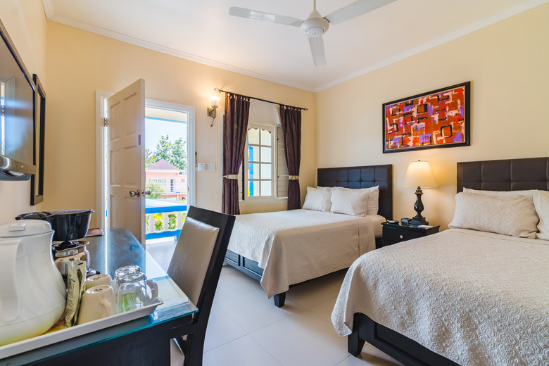 Hotel Travellers Beach Resort