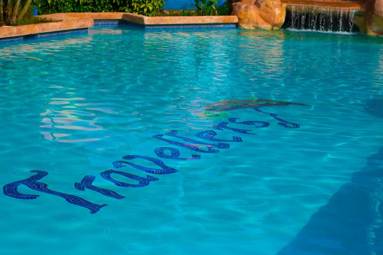 Hotel Travellers Beach Resort