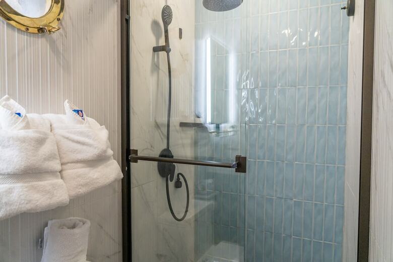 Hotel Travellers Beach Resort