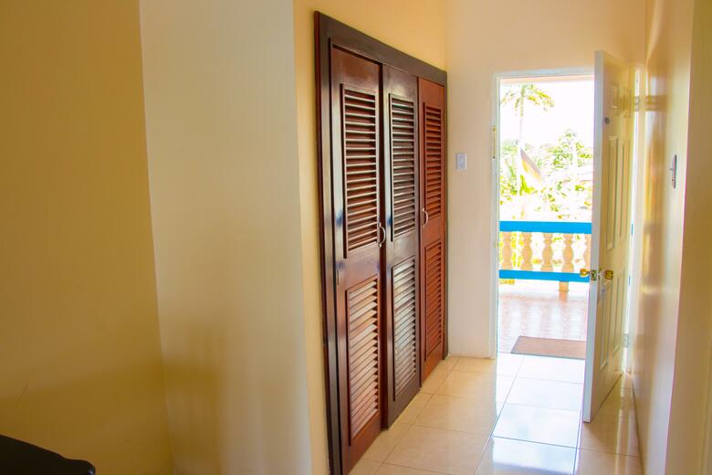 Hotel Travellers Beach Resort