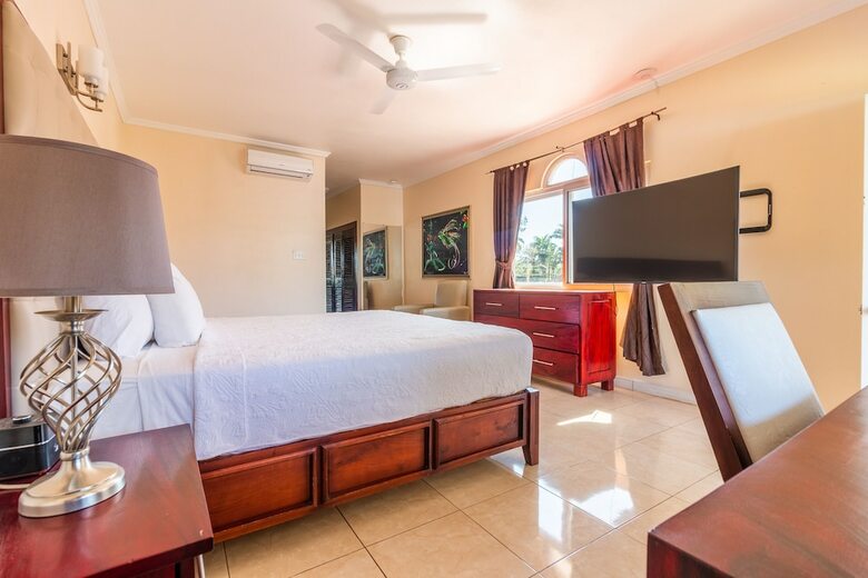 Hotel Travellers Beach Resort