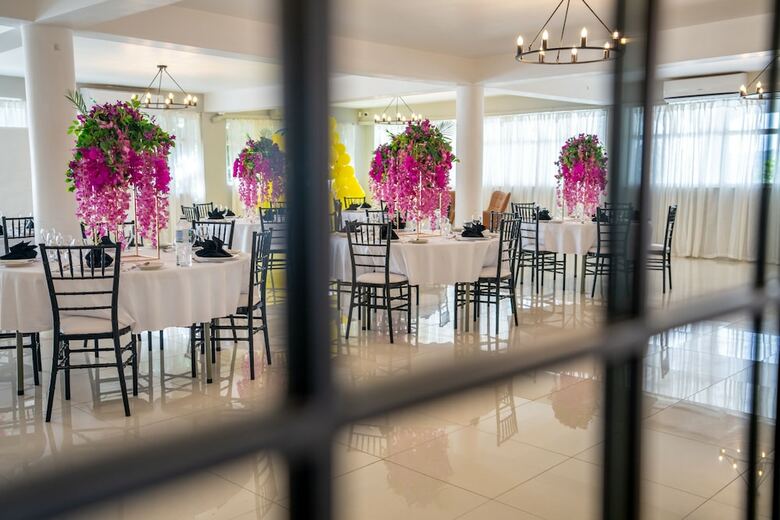 Hotel Travellers Beach Resort