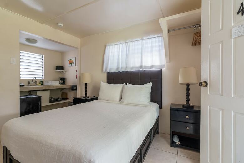 Hotel Travellers Beach Resort