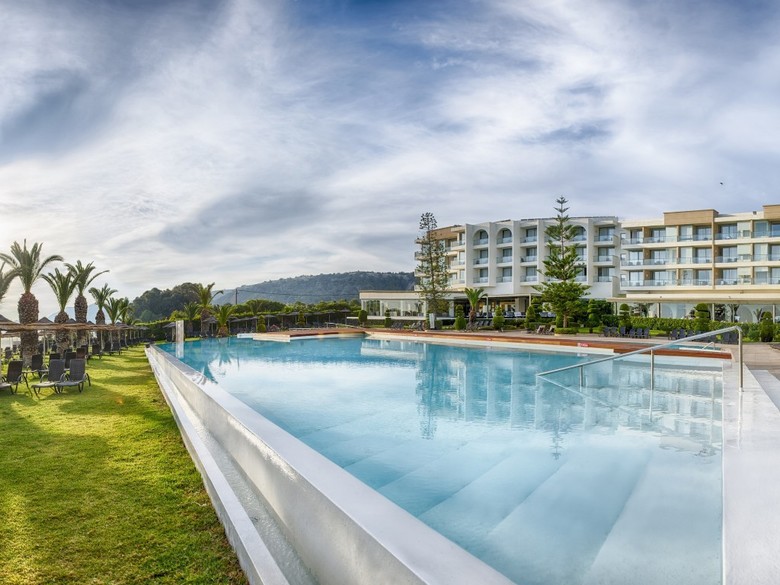 Hotel The Ixian Grand