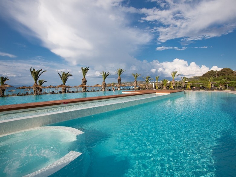 Hotel The Ixian Grand