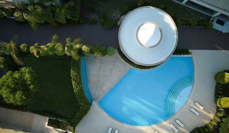 Hotel The Ixian Grand