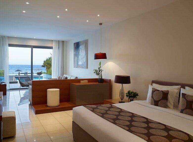 Hotel The Ixian Grand