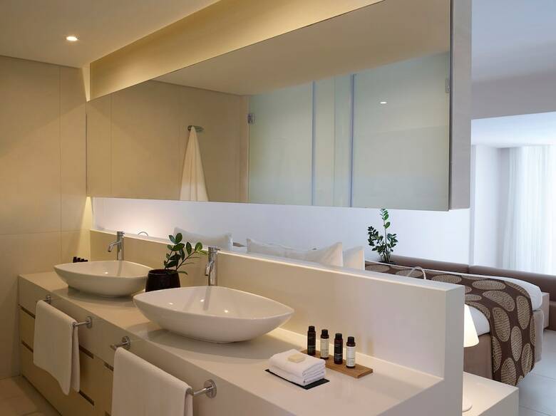 Hotel The Ixian Grand