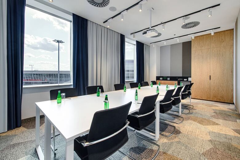 Hotel Courtyard By Marriott Warsaw Airport