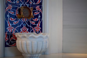 Queen Hotel & Spa