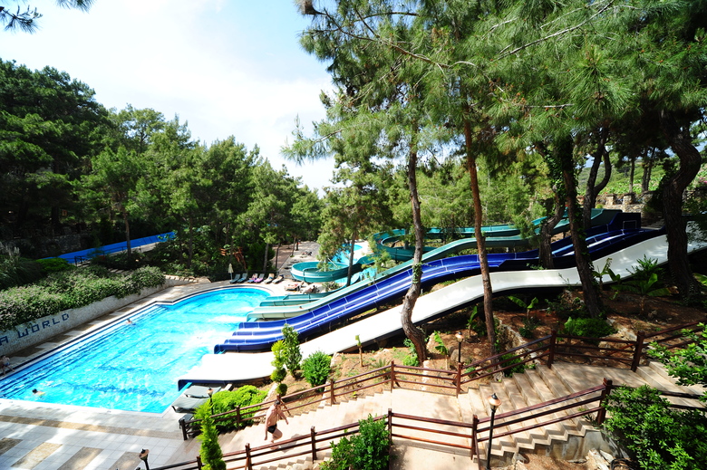 Utopia World Hotel
