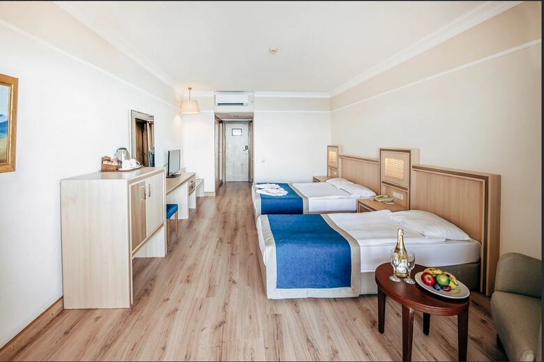 Utopia World Hotel