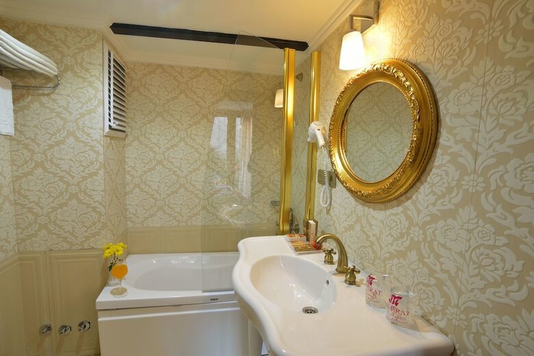 By Murat Royal Hotels - Boutique Class