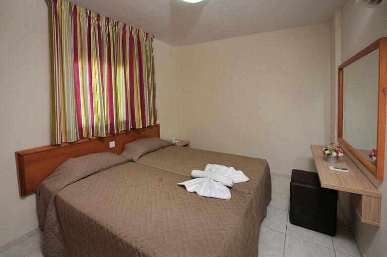 Hotel Nelia Gardens