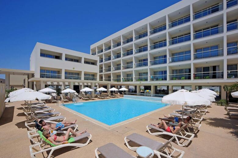 Hotel Nelia Gardens