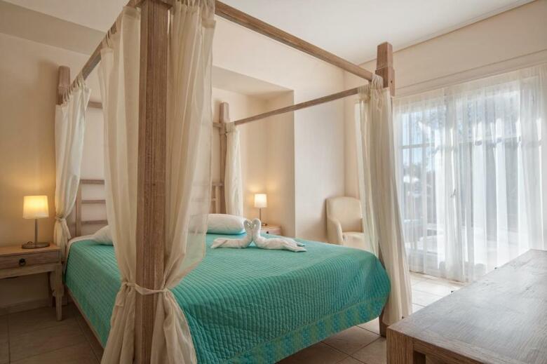 Alonissos Beach Bungalows & Suites Hotel
