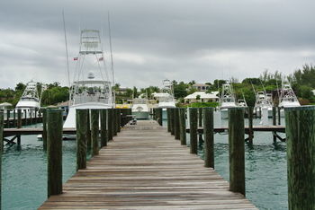 Hotel Romora Bay Resort & Marina