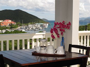 Two Sandals By The Sea Inn - B&B