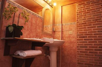 Hotel B & B Comfy Inn