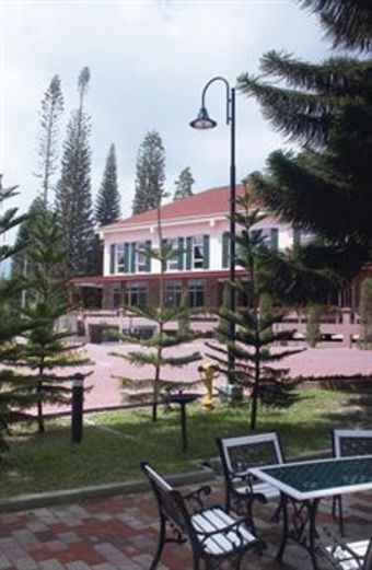 Hotel Century Pines Resort