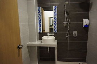 Hotel Super 8 Bayan Baru