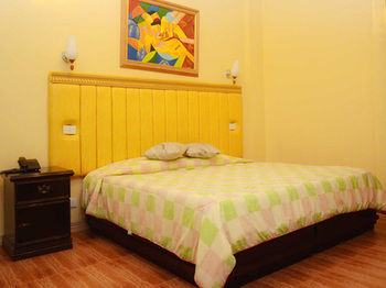 Sunny Point Hotel & Apartelle