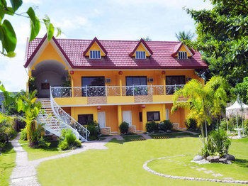Sunny Point Hotel & Apartelle