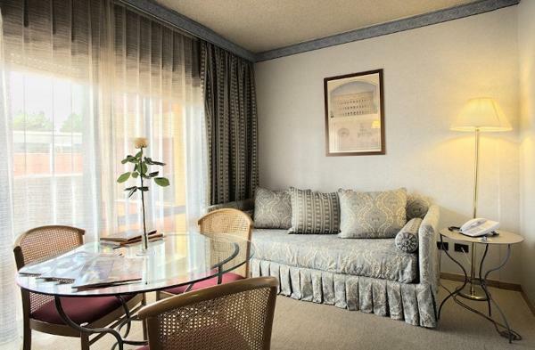 Petra Hotel & Residence