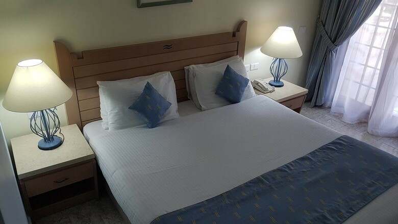 Hotel Royal Lagoons Resort & Aqua Park