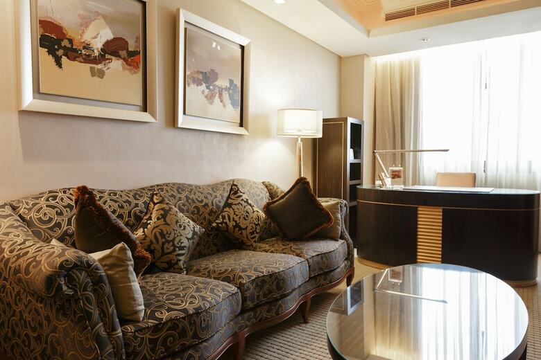 Jen Dow International Hotel
