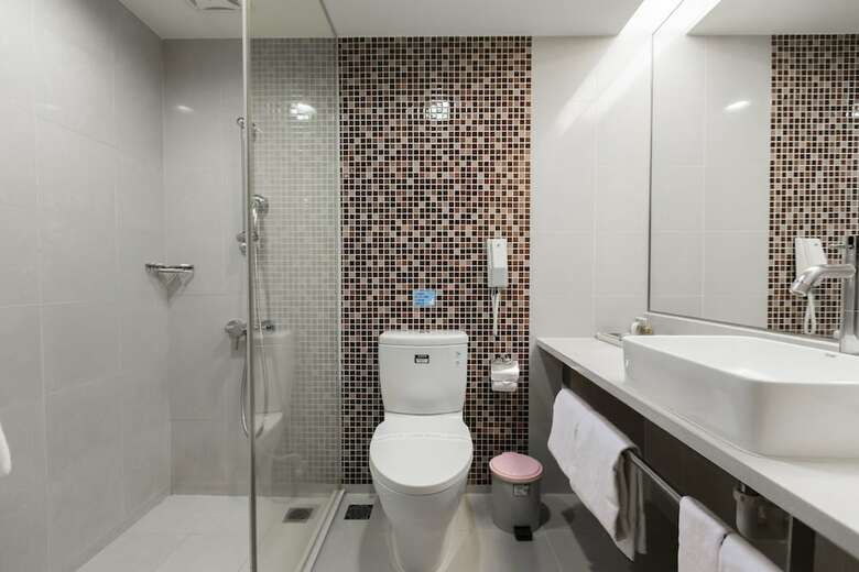 Jen Dow International Hotel