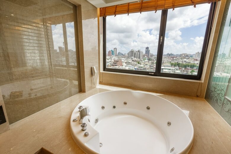 Jen Dow International Hotel
