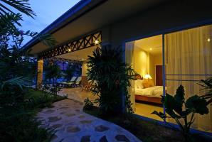Thai Thani Pool Villa Resort