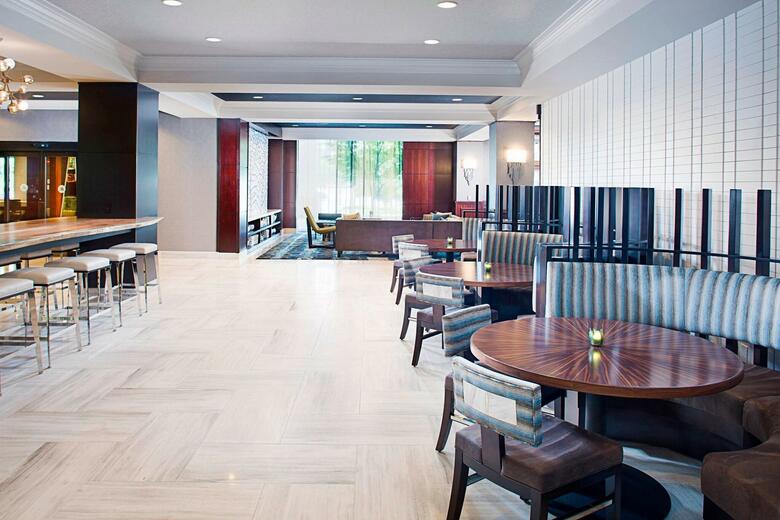 Hotel Dallas Marriott Suites Market Center