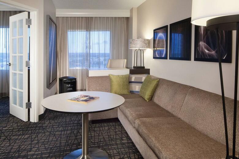 Hotel Dallas Marriott Suites Market Center